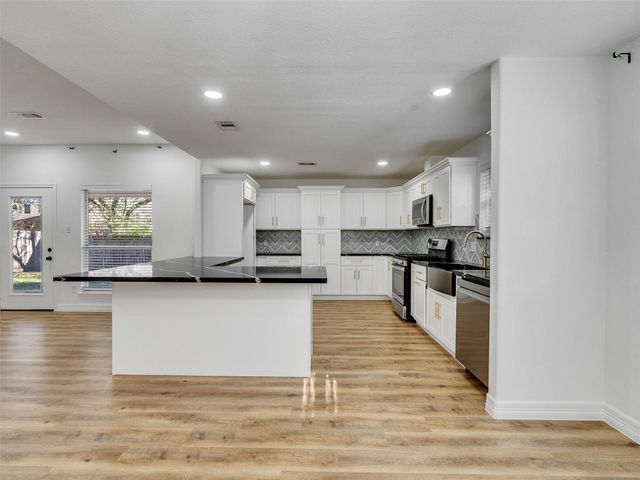 206 Doncaster Street, Conroe, TX 77303