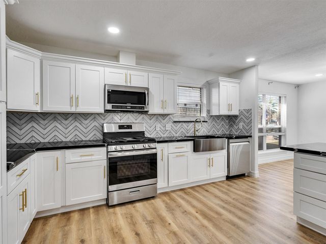 206 Doncaster Street, Conroe, TX 77303