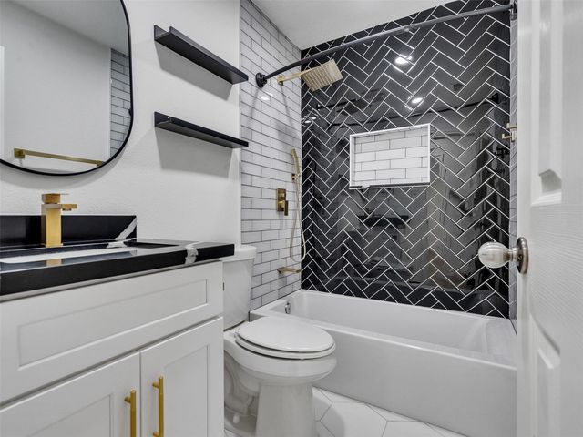 206 Doncaster Street, Conroe, TX 77303
