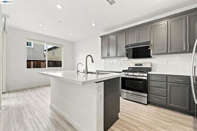 617 Whisper Ln, Pittsburg, CA 94565