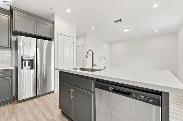 617 Whisper Ln, Pittsburg, CA 94565