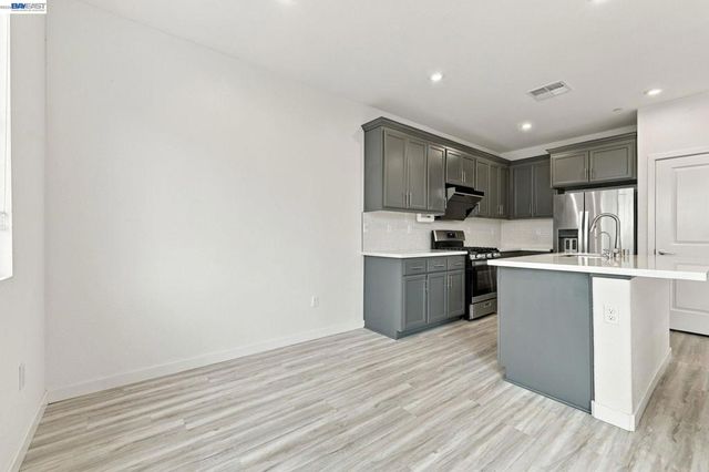 617 Whisper Ln, Pittsburg, CA 94565
