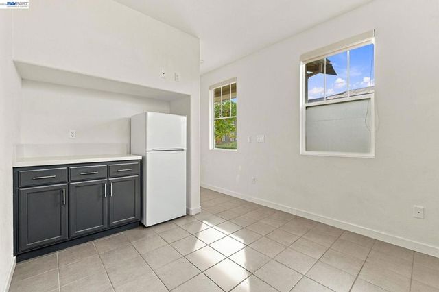 617 Whisper Ln, Pittsburg, CA 94565