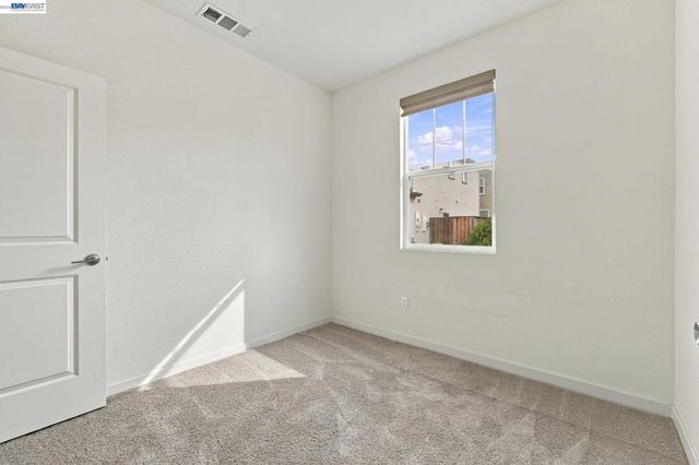 617 Whisper Ln, Pittsburg, CA 94565