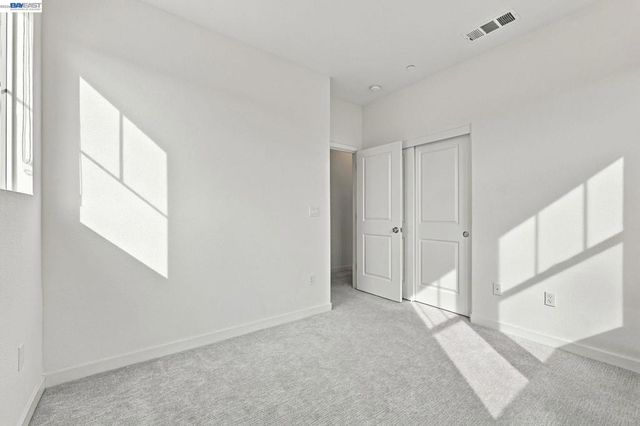 617 Whisper Ln, Pittsburg, CA 94565