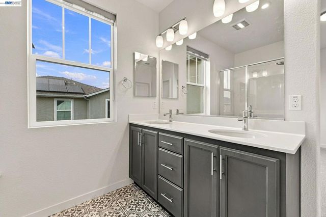 617 Whisper Ln, Pittsburg, CA 94565