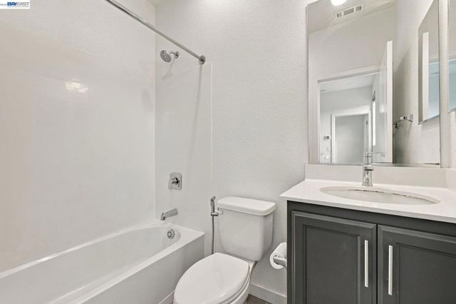 617 Whisper Ln, Pittsburg, CA 94565