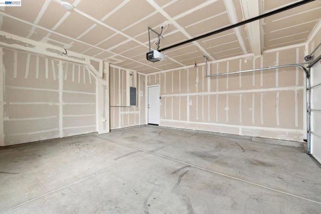 617 Whisper Ln, Pittsburg, CA 94565