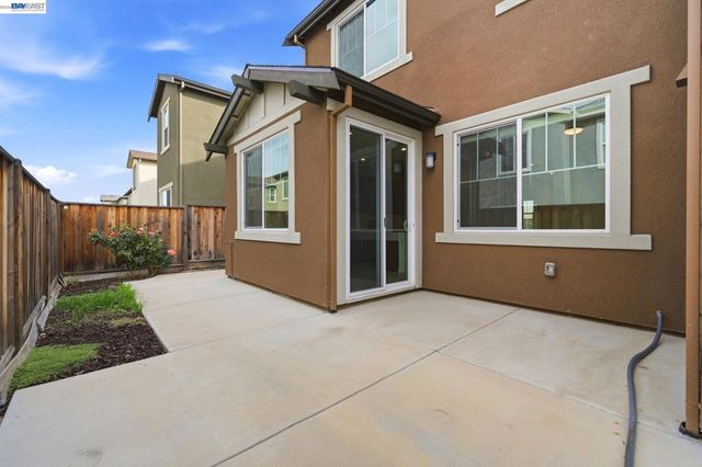 617 Whisper Ln, Pittsburg, CA 94565