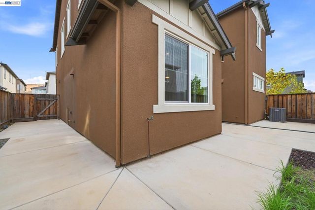 617 Whisper Ln, Pittsburg, CA 94565