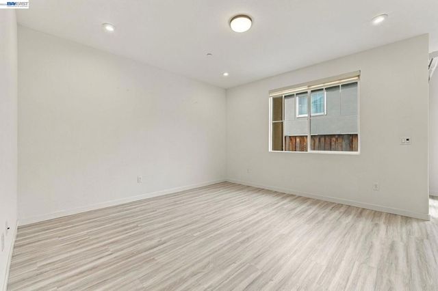 617 Whisper Ln, Pittsburg, CA 94565
