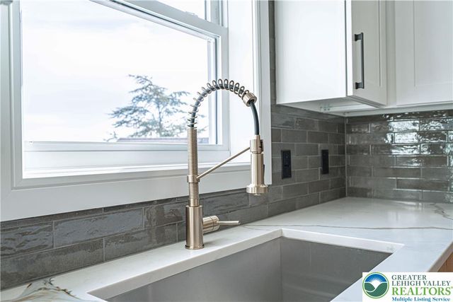 5050 Foxdale Drive, Whitehall Twp, PA 18052