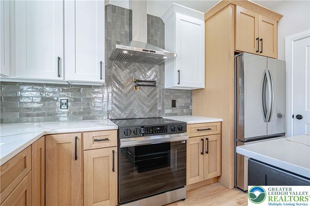 5050 Foxdale Drive, Whitehall Twp, PA 18052