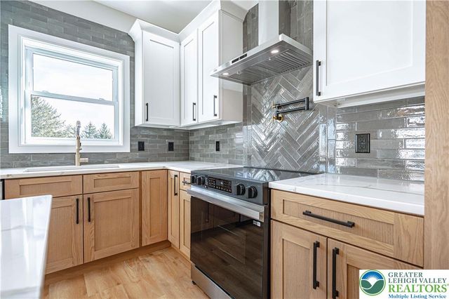 5050 Foxdale Drive, Whitehall Twp, PA 18052