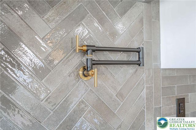 5050 Foxdale Drive, Whitehall Twp, PA 18052