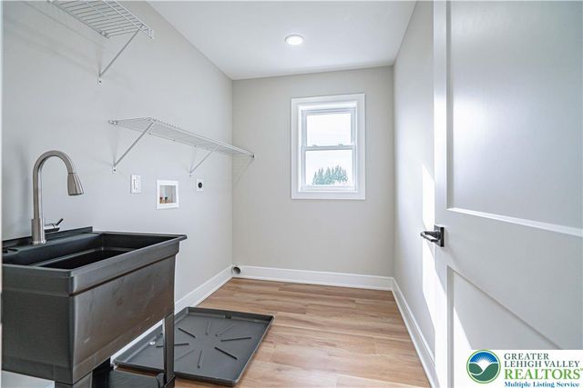 5050 Foxdale Drive, Whitehall Twp, PA 18052