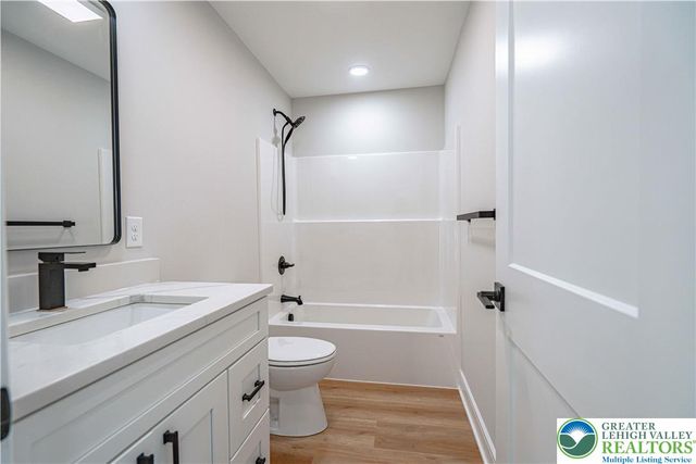 5050 Foxdale Drive, Whitehall Twp, PA 18052