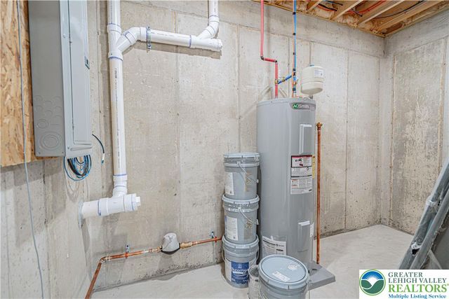 5050 Foxdale Drive, Whitehall Twp, PA 18052