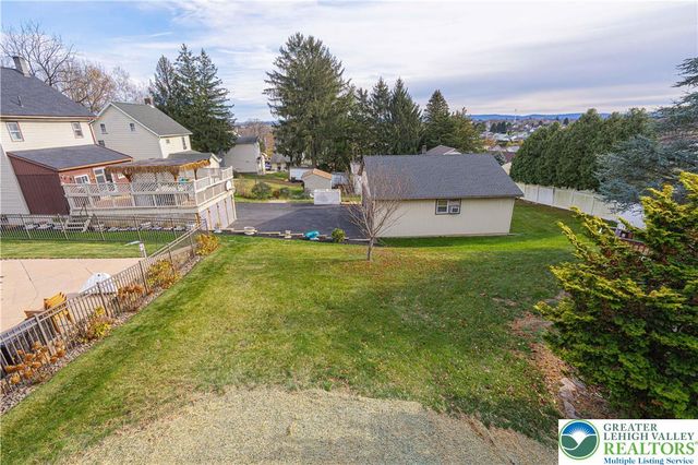 5050 Foxdale Drive, Whitehall Twp, PA 18052