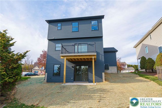 5050 Foxdale Drive, Whitehall Twp, PA 18052