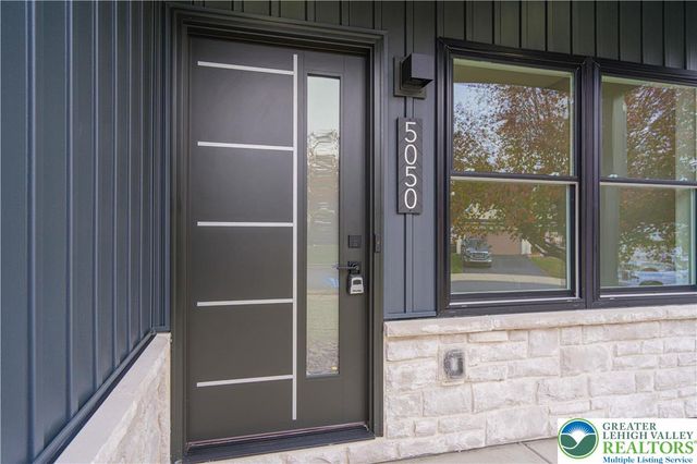 5050 Foxdale Drive, Whitehall Twp, PA 18052