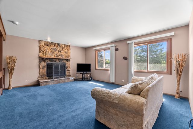 211 N Oltendorf Road, Streamwood, IL 60107