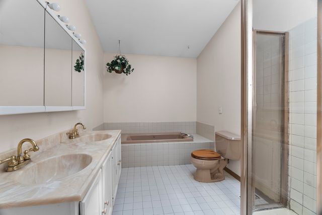 211 N Oltendorf Road, Streamwood, IL 60107