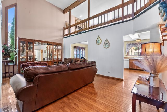 211 N Oltendorf Road, Streamwood, IL 60107