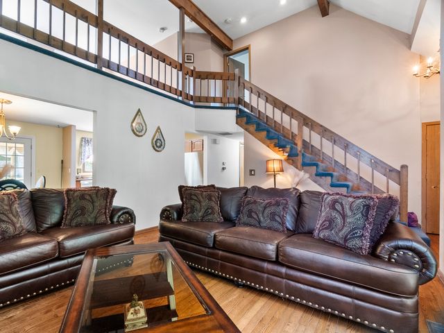 211 N Oltendorf Road, Streamwood, IL 60107