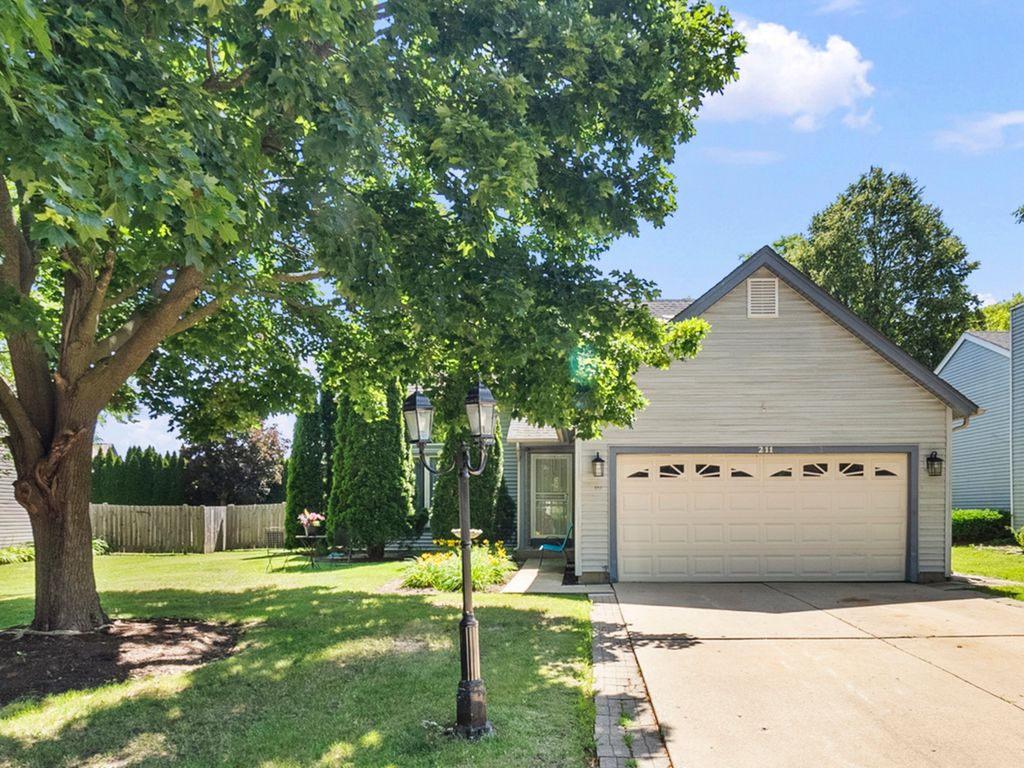 211 N Oltendorf Road, Streamwood, IL 60107