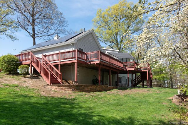 11 E Salem Road, Fishkill, NY 12524
