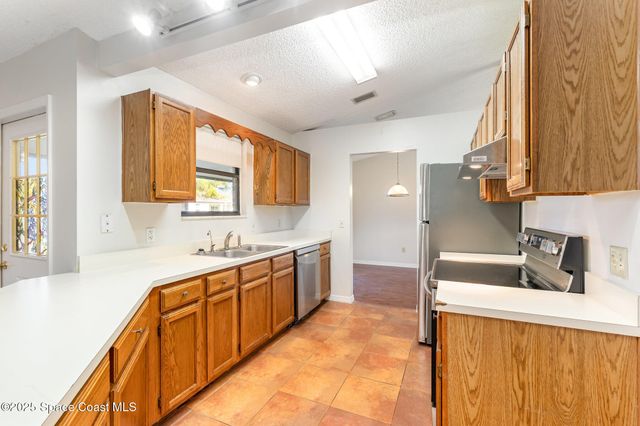 131 Hammock Road SE, Palm Bay, FL 32909