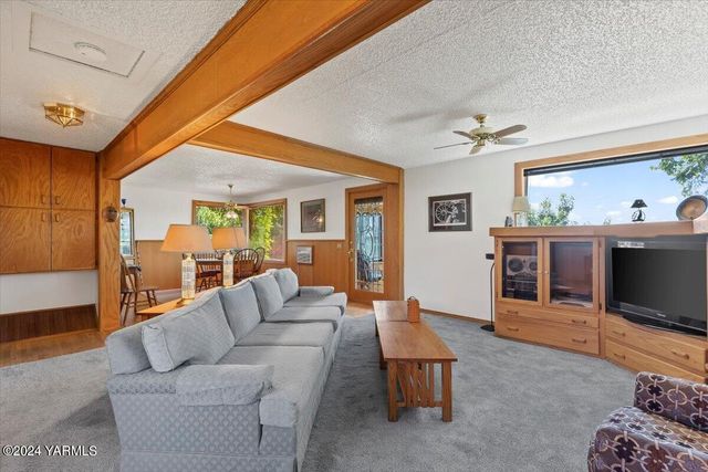 1550 Eagle Peak Rd, Zillah, WA 98953