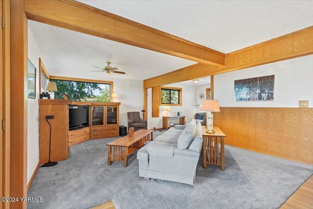 1550 Eagle Peak Rd, Zillah, WA 98953
