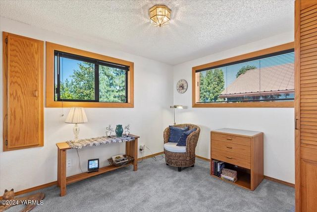 1550 Eagle Peak Rd, Zillah, WA 98953