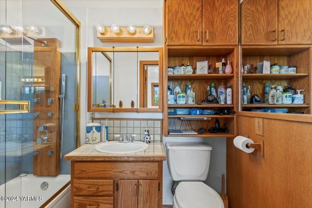 1550 Eagle Peak Rd, Zillah, WA 98953
