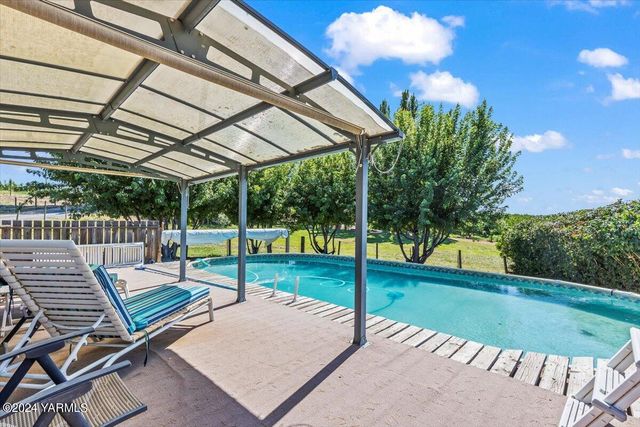 1550 Eagle Peak Rd, Zillah, WA 98953