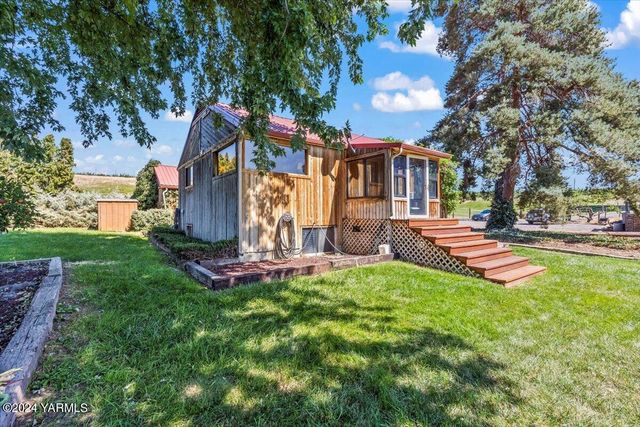1550 Eagle Peak Rd, Zillah, WA 98953