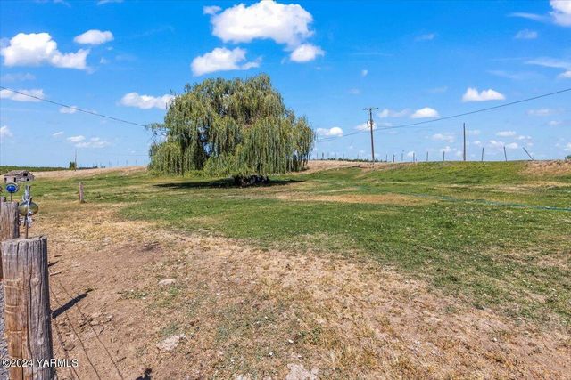 1550 Eagle Peak Rd, Zillah, WA 98953