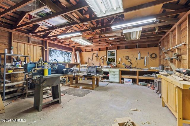 1550 Eagle Peak Rd, Zillah, WA 98953