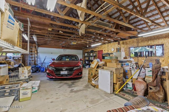 1550 Eagle Peak Rd, Zillah, WA 98953