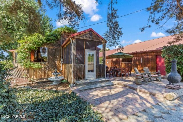 1550 Eagle Peak Rd, Zillah, WA 98953