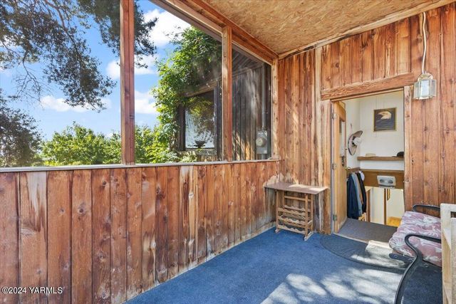 1550 Eagle Peak Rd, Zillah, WA 98953