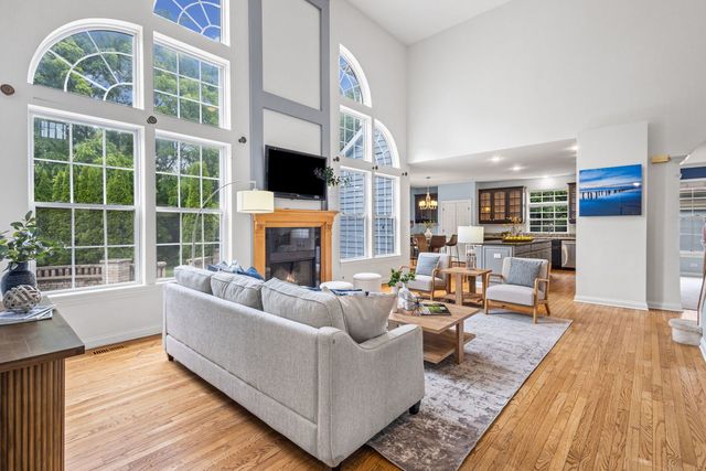 309 Morgan Lane, Fox River Grove, IL 60021