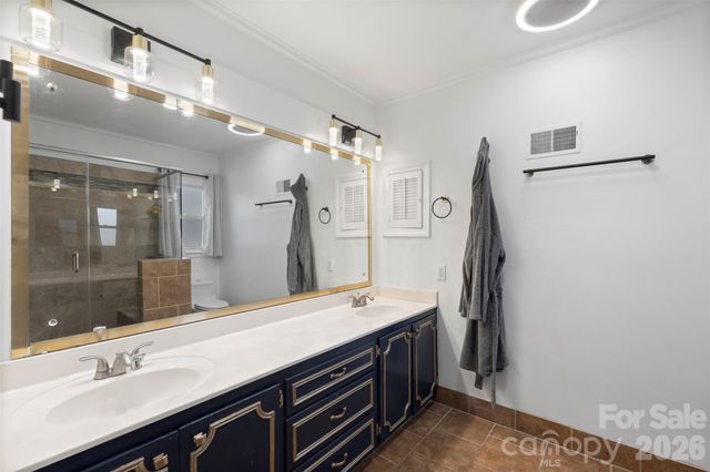 2221 Glenwood Drive, Gastonia, NC 28054