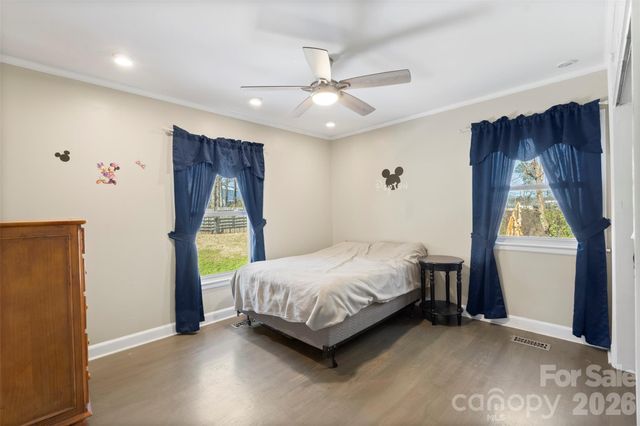 2221 Glenwood Drive, Gastonia, NC 28054