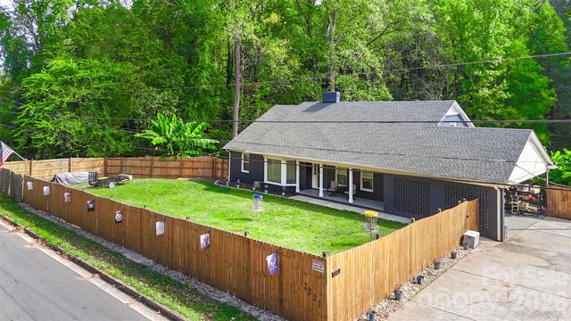 2221 Glenwood Drive, Gastonia, NC 28054