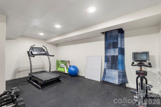 2221 Glenwood Drive, Gastonia, NC 28054