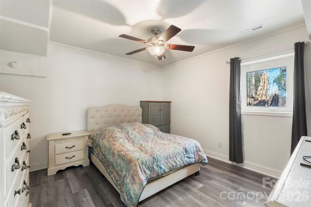 2221 Glenwood Drive, Gastonia, NC 28054