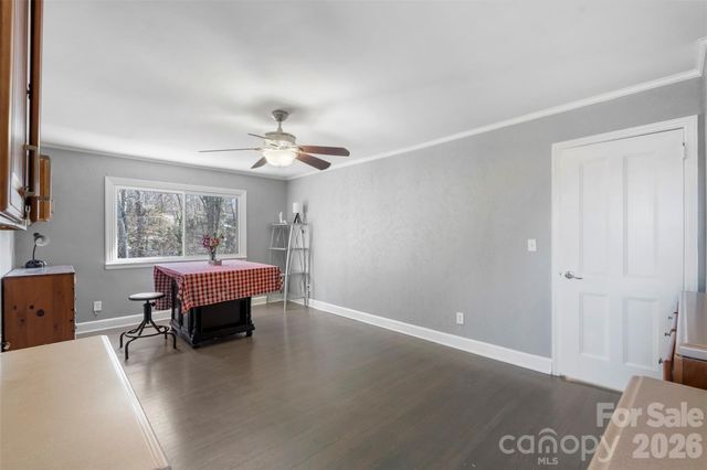 2221 Glenwood Drive, Gastonia, NC 28054